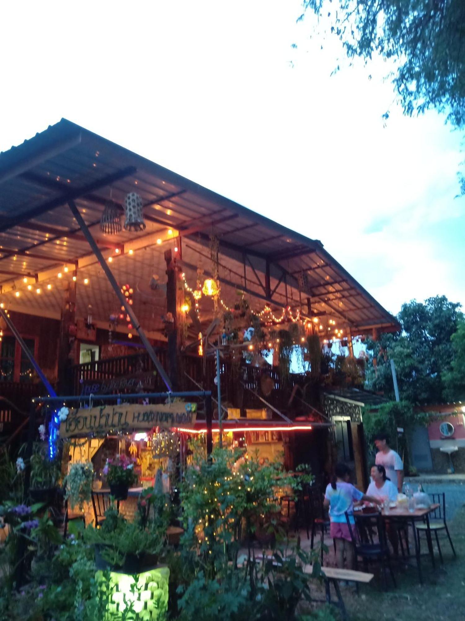 เฮือนน้ำน่าน House By The River Nan Uttaradit Exterior foto